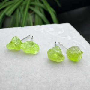 Natural peridot earrings set in s925 sterling silver
