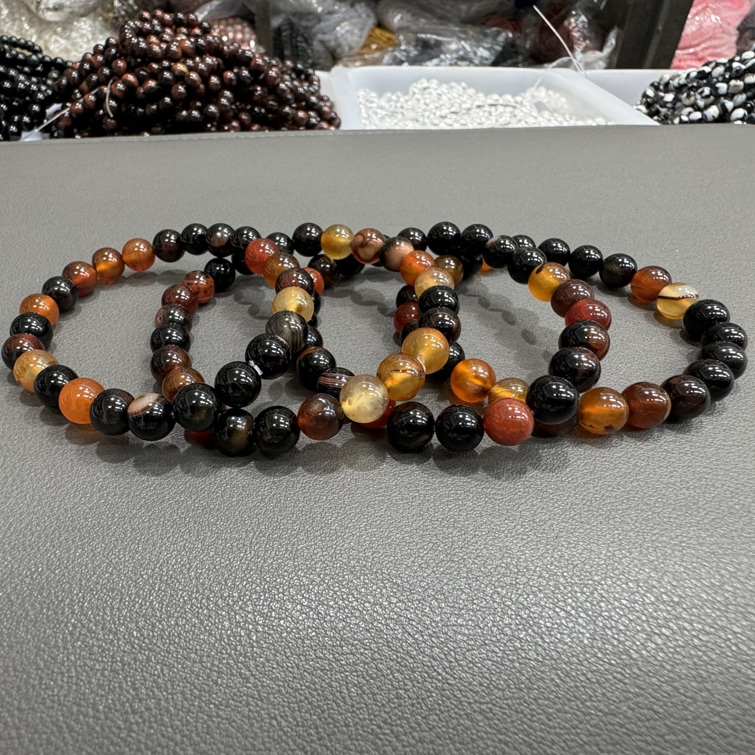 Natural black and red agate mixed bracelet 8mm in size weighing approximately 20 grams - Image 3