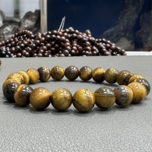 Natural tiger’s eyes bracelet 8mm in size weighing approximately 20 grams