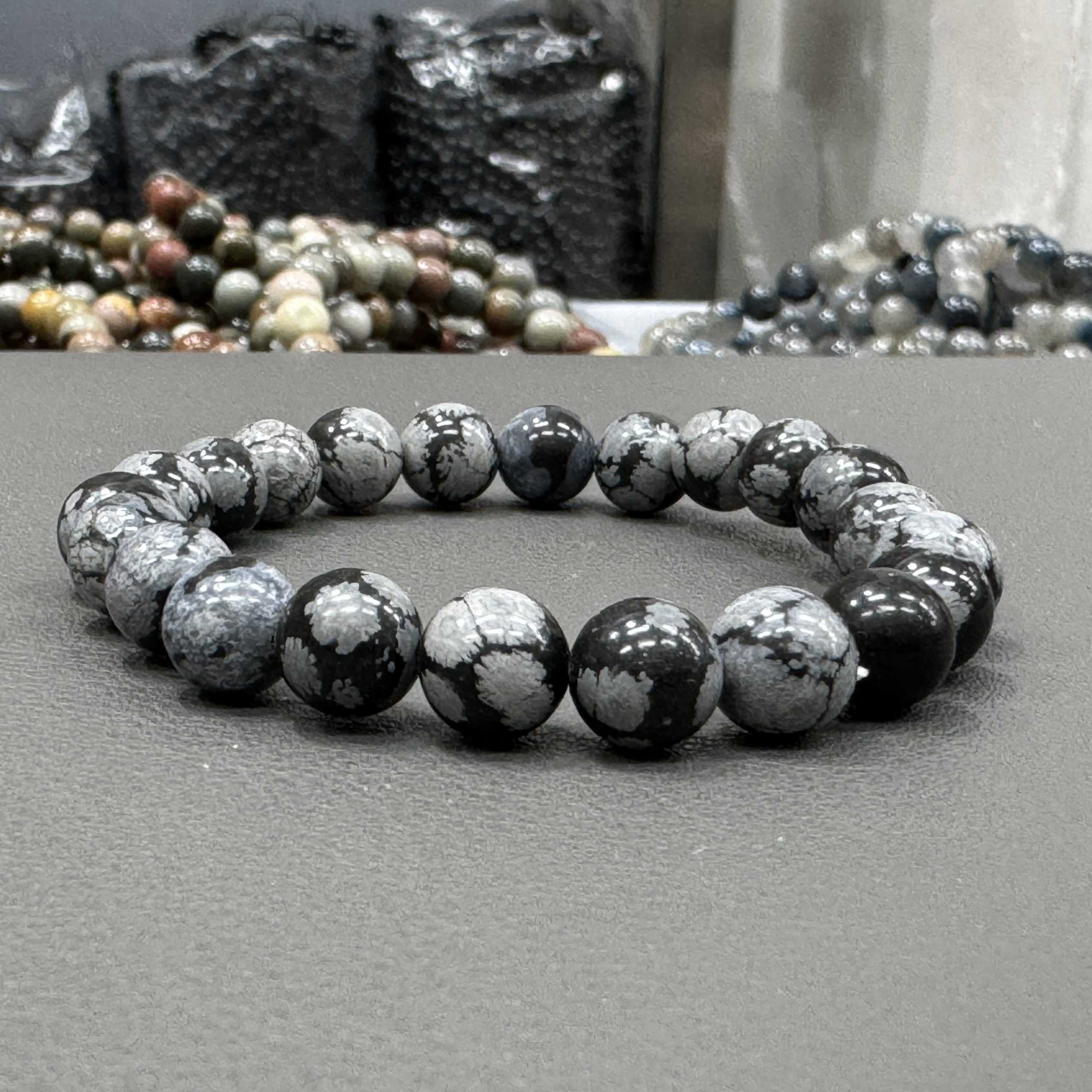 Natural snowflake obsidian bracelet 8mm in size weighing approximately 20 grams