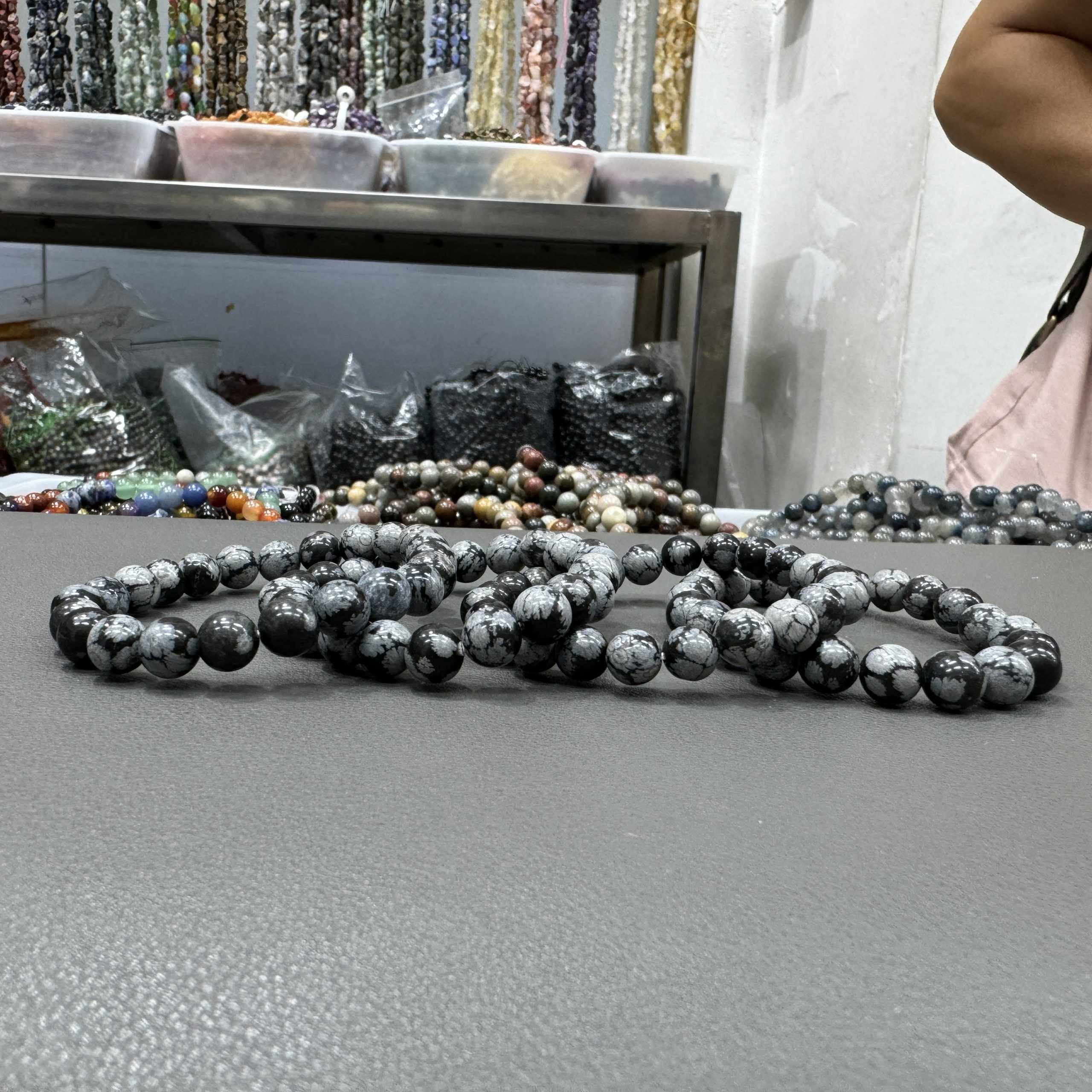 Natural snowflake obsidian bracelet 8mm in size weighing approximately 20 grams - Image 3