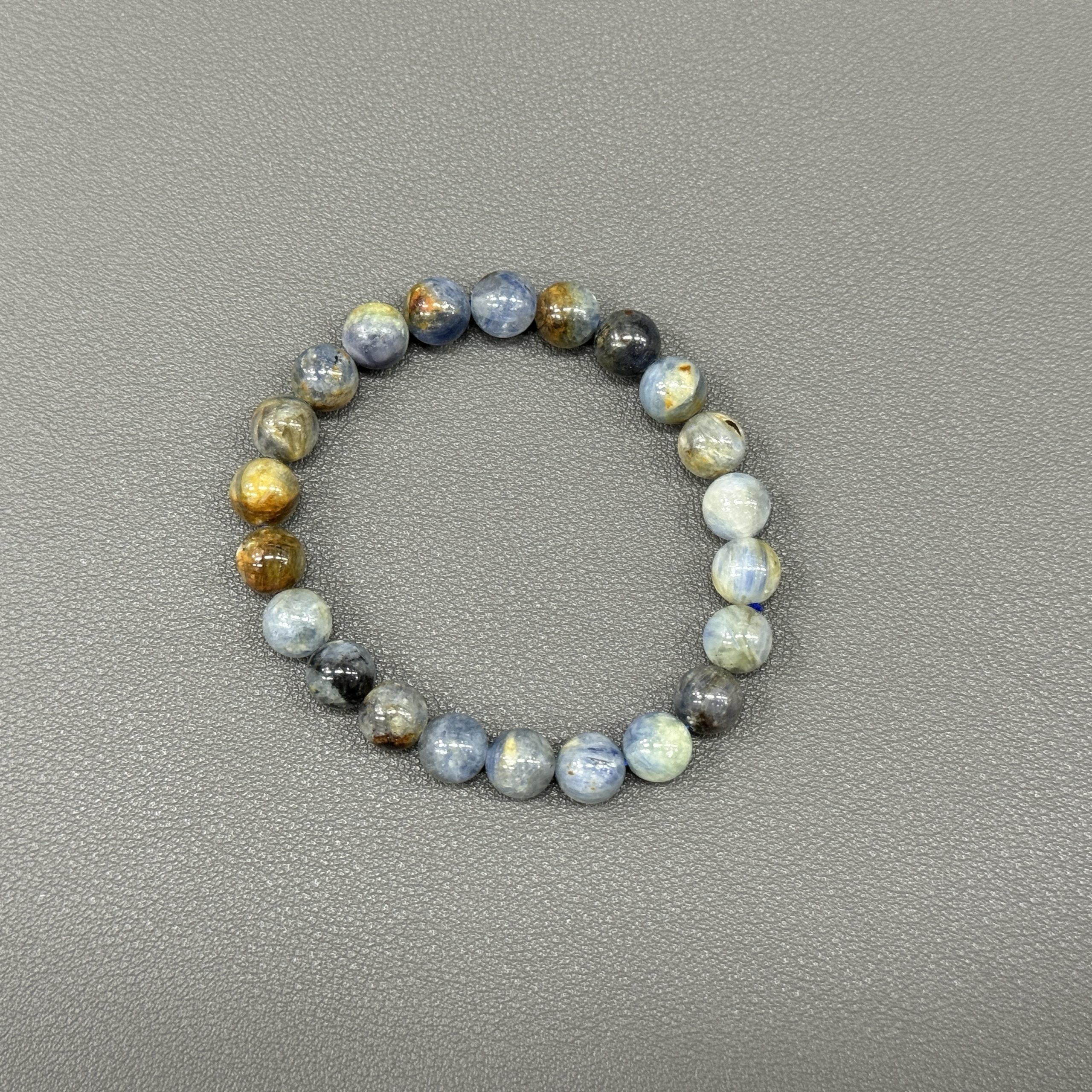 Natural kyanite bracelet 8mm in size weighing approximately 20 grams - Image 2