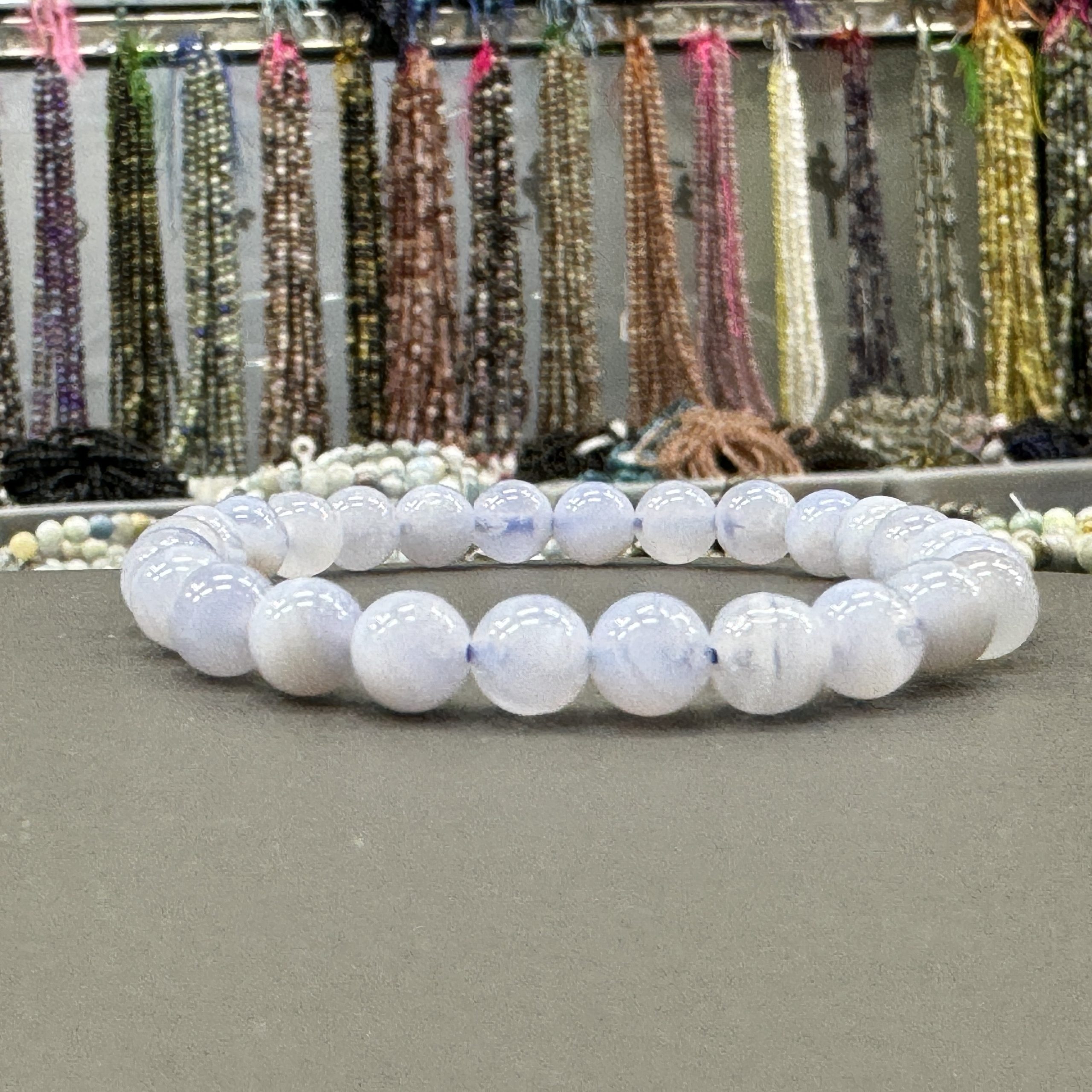 Natural lace agate bracelet 8mm in size weighing approximately 20 grams