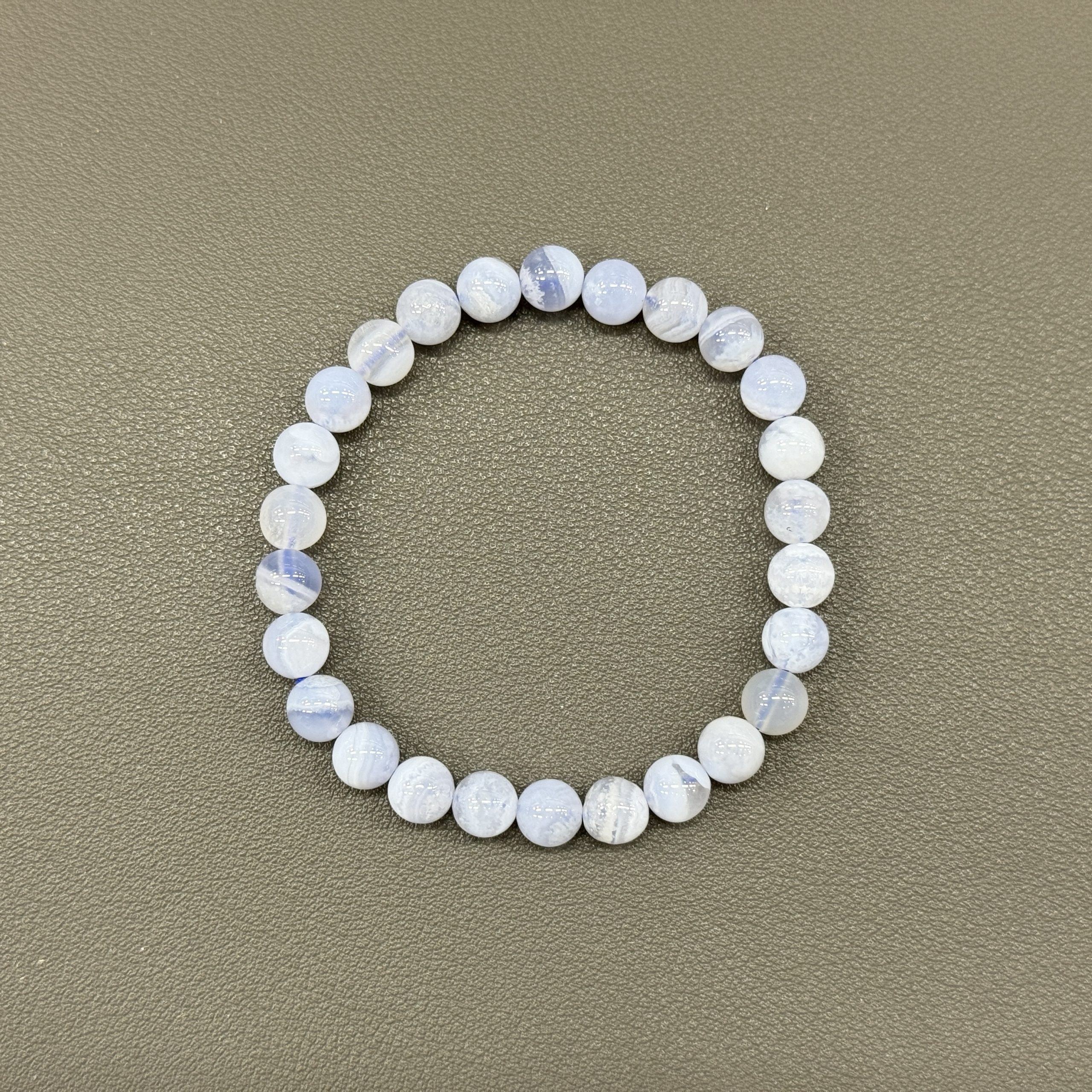 Natural lace agate bracelet 8mm in size weighing approximately 20 grams - Image 2