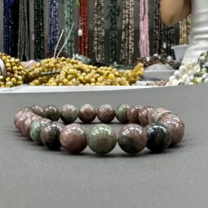 Natural garnet bracelet 8mm in size weighing approximately 20 grams